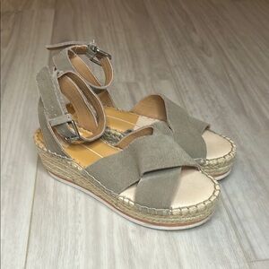Dolce Vita Women’s Size 6 Taupe Suede Sandals Wedge